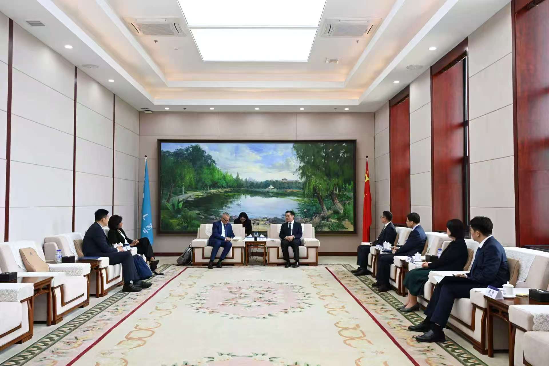 https://news.jlu.edu.cn/__local/8/73/F8/48930862B4DA78218FB9A2BF11F_D96528FF_2C665.jpg